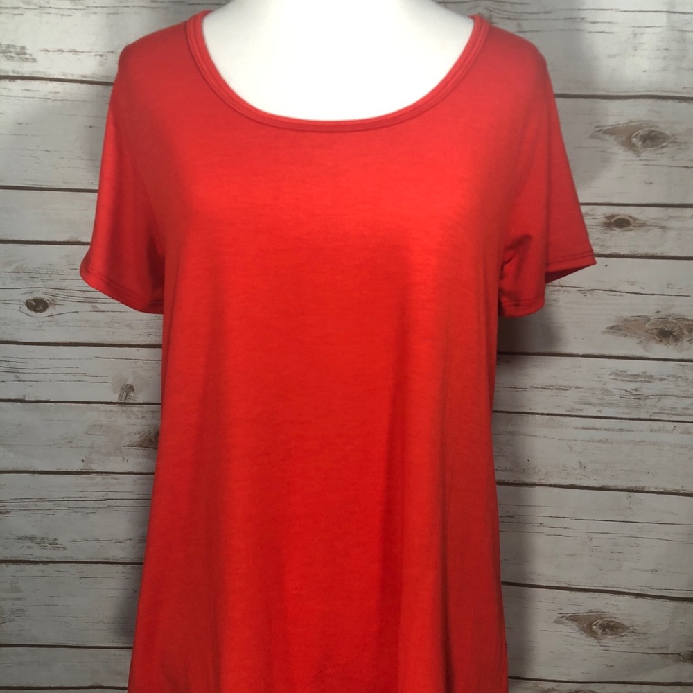 LuLaRoe S Classic Tee Red